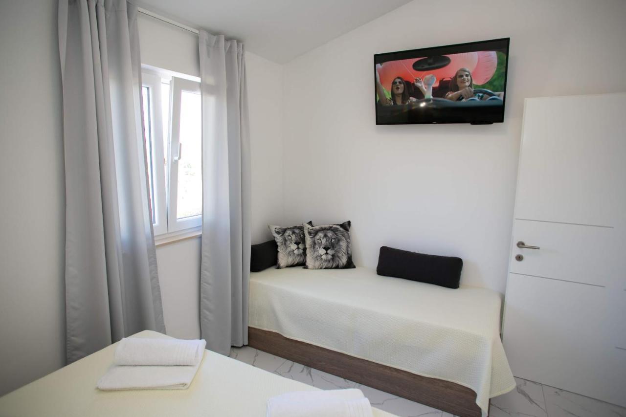 Apartments Sun Dance With Heated Pool Novalja Luaran gambar